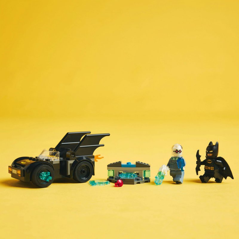 LEGO® DC Batman™ 76301 Batman™ a Batmobil vs. Mr. Freeze™