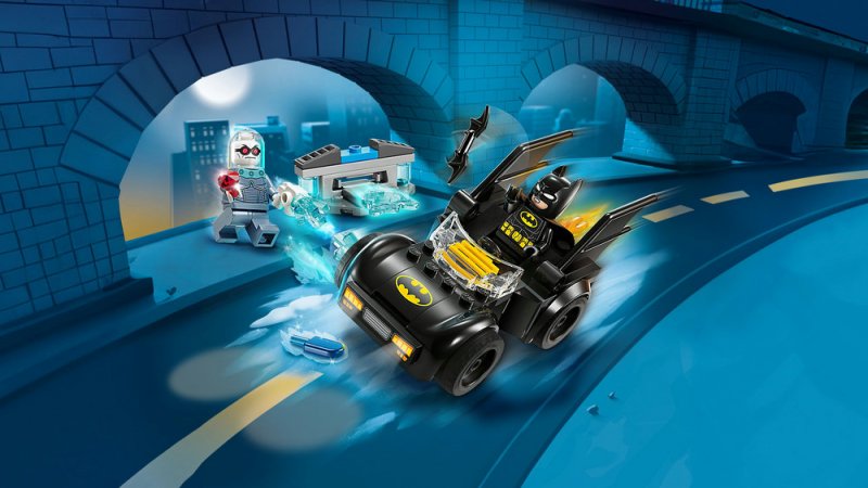 LEGO® DC Batman™ 76301 Batman™ a Batmobil vs. Mr. Freeze™