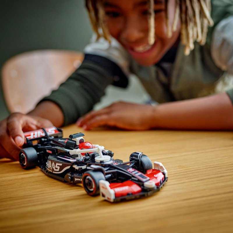 LEGO® Speed Champions 77250 Závodní auto MoneyGram Haas F1® Team VF-24