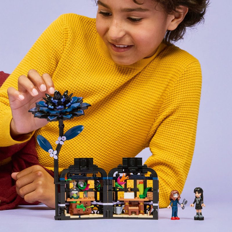 LEGO® Wednesday 76784 Černá jiřina LEGO® Wednesday 76784 Černá jiřina